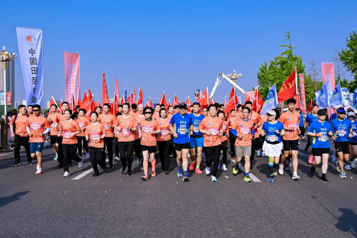 君乐宝冠名保定马拉松，科学营养见证比赛瞬间传递健康生活新理念